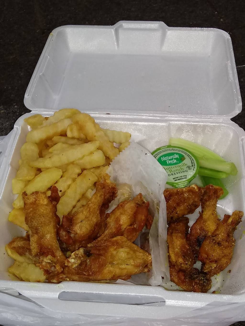 Eastpoint Fish & Wings | restaurant | 2941 Main St, Atlanta, GA 30344, USA | 4047674828 OR +1 404-767-4828