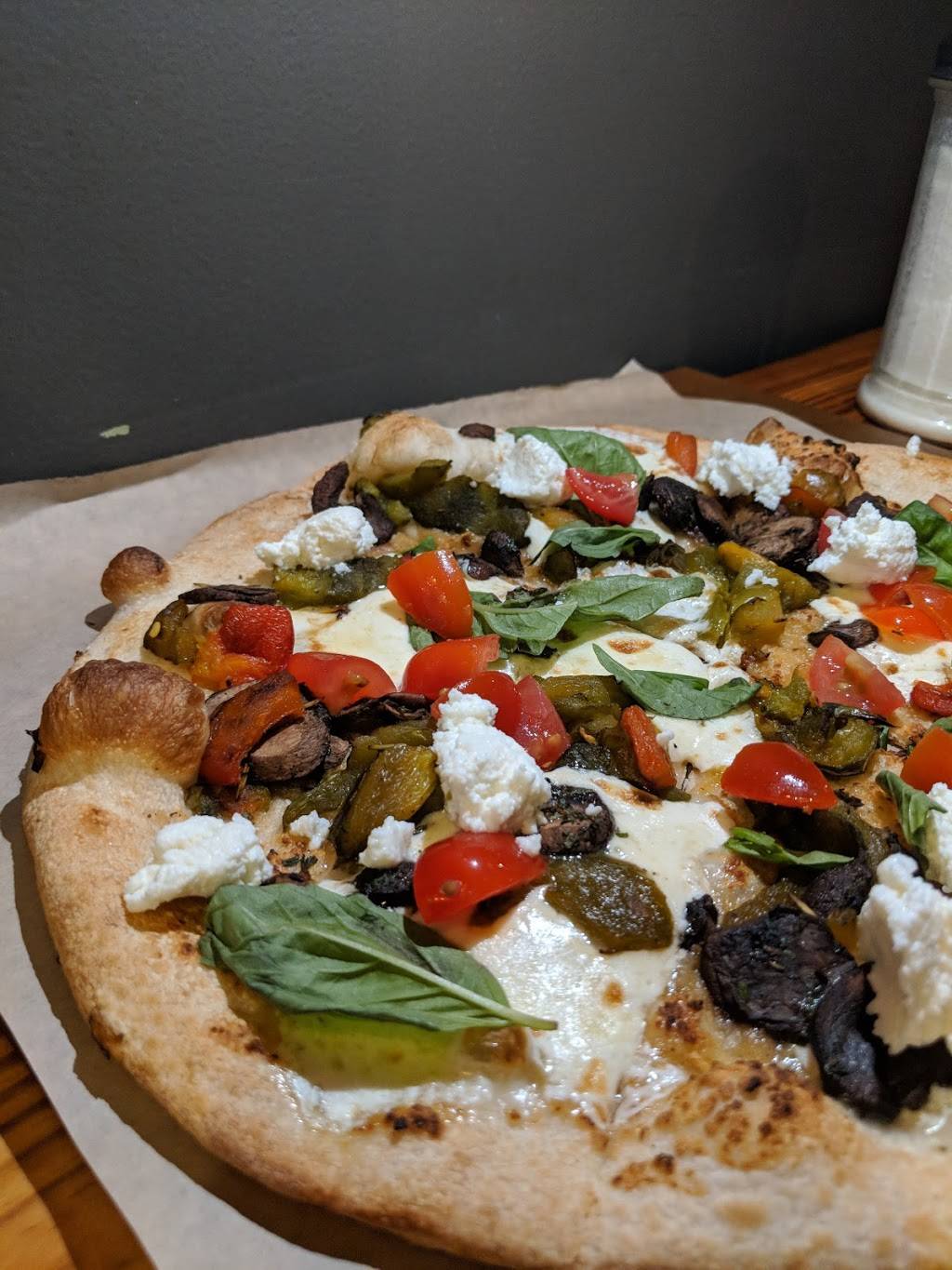 Snap Custom Pizza | restaurant | 6 E 1st Ave, Conshohocken, PA 19428, USA | 6102346162 OR +1 610-234-6162