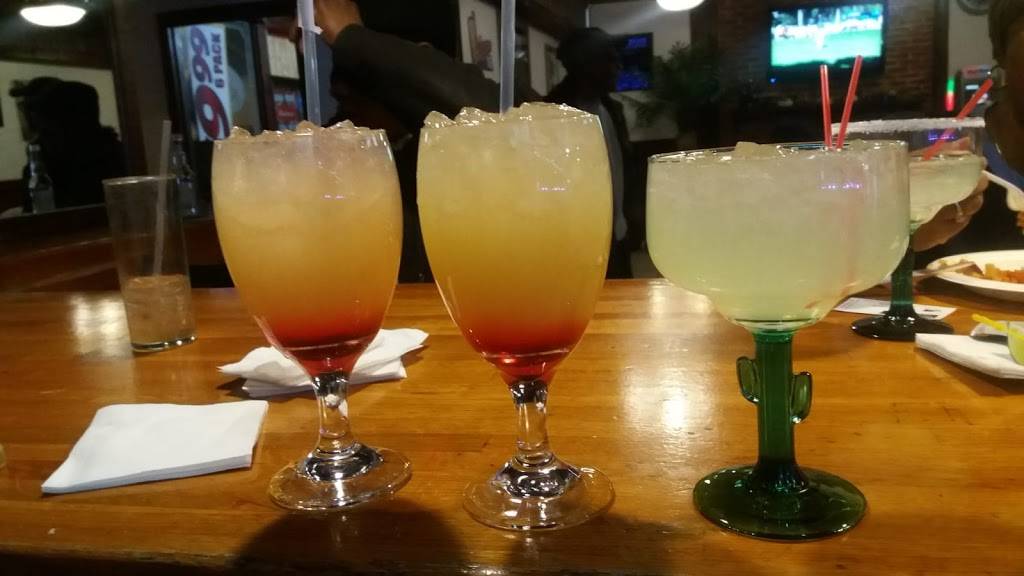 Charlies Restaurant And Bar | restaurant | 5711 Silver Hill Rd, District Heights, MD 20747, USA | 3015168787 OR +1 301-516-8787