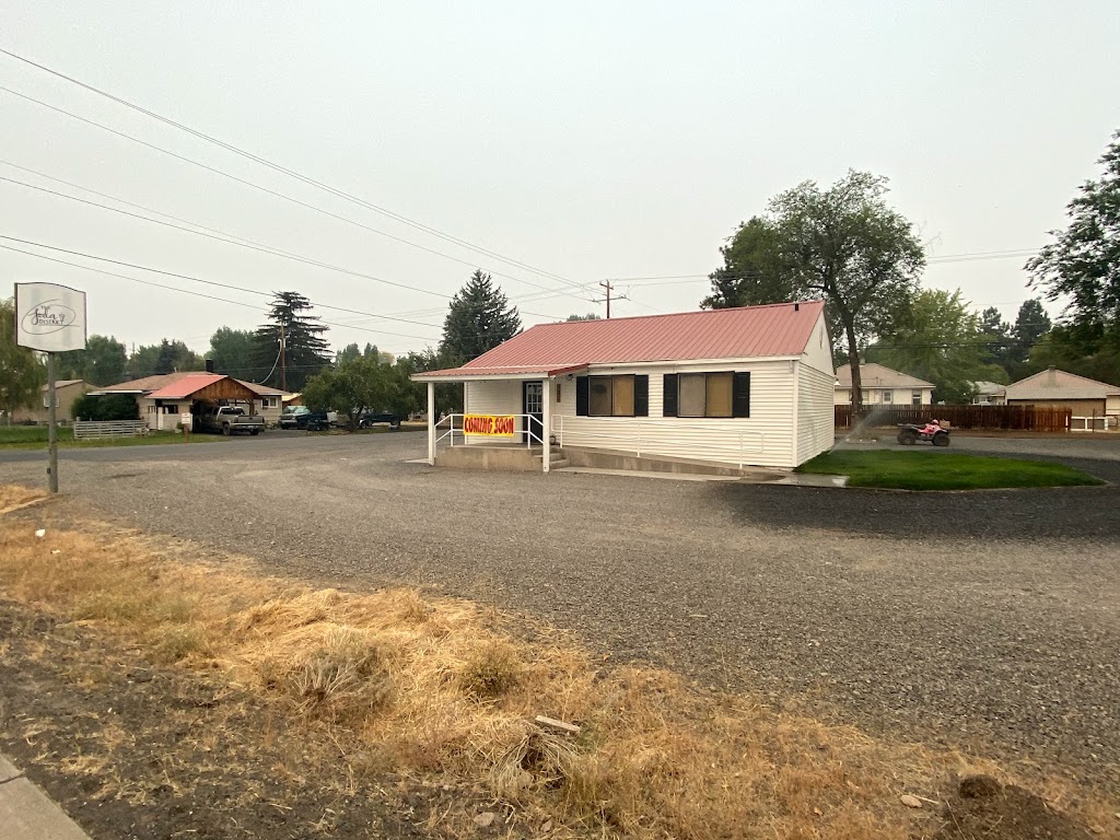 The Soda District | restaurant | 302 US-20, Hines, OR 97738, USA | 5415895059 OR +1 541-589-5059