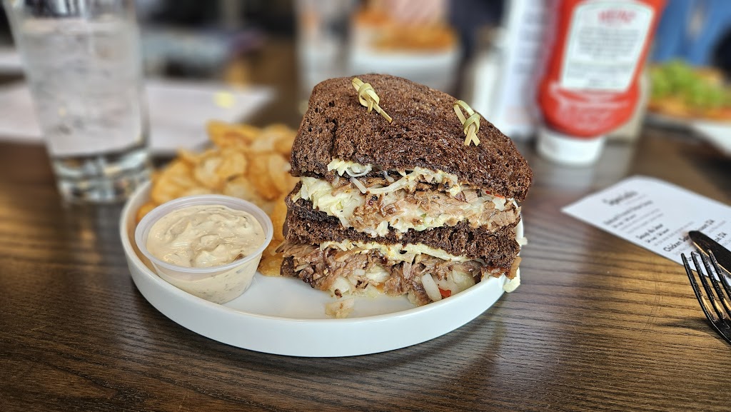 Uncle Mikes Food Emporium | bakery | 3860 W Wisconsin Ave, Appleton, WI 54914, USA | 9202782280 OR +1 920-278-2280