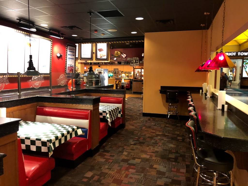 Fuddruckers | restaurant | 39 Norwich-Westerly Rd, Ledyard, CT 06339, USA | 8603123000 OR +1 860-312-3000