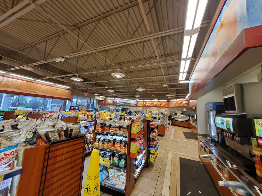 Royal Farms | meal takeaway | 1551 Pulaski Highway and, Wellington Dr, Bear, DE 19701, USA | 3029186341 OR +1 302-918-6341