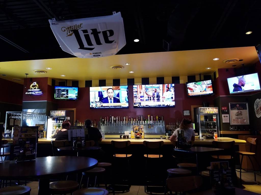 Buffalo Wild Wings | restaurant | 1807 S, US-231, Crawfordsville, IN 47933, USA | 7653626400 OR +1 765-362-6400