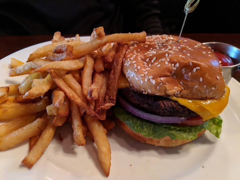 Marlow’s Tavern | restaurant | 1950 Satellite Blvd, Duluth, GA 30097, USA | 7706222033 OR +1 770-622-2033