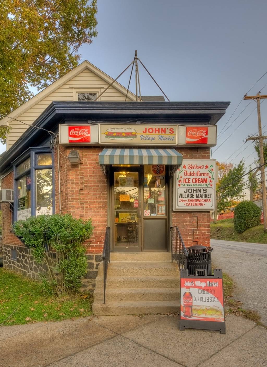 Johns Village Market | meal takeaway | 1 Pennsylvania Ave, Wayne, PA 19087, USA | 6106882633 OR +1 610-688-2633