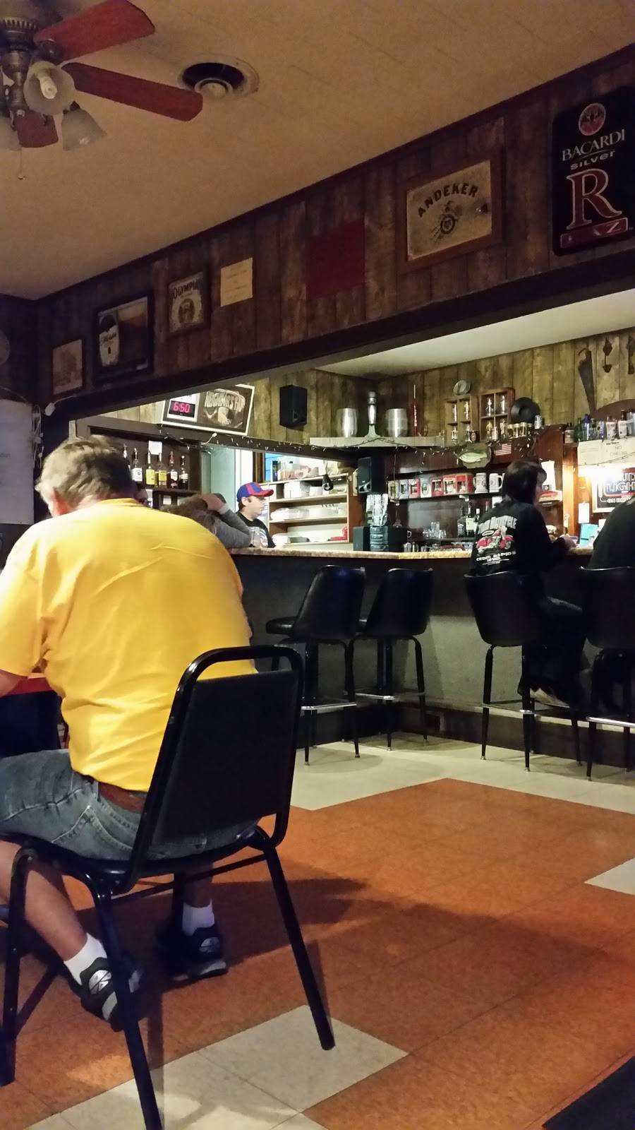 Neighbors Tap | restaurant | 1899 Rockdale Rd, Dubuque, IA 52003, USA | 5635569633 OR +1 563-556-9633