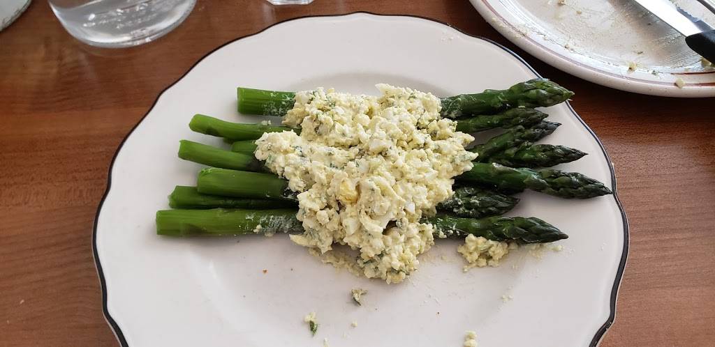 Le Coq de LEst 2015 inc | restaurant | 8803 Rue Hochelaga, Montréal, QC H1L 2N1, Canada | 4383859455 OR +1 438-385-9455