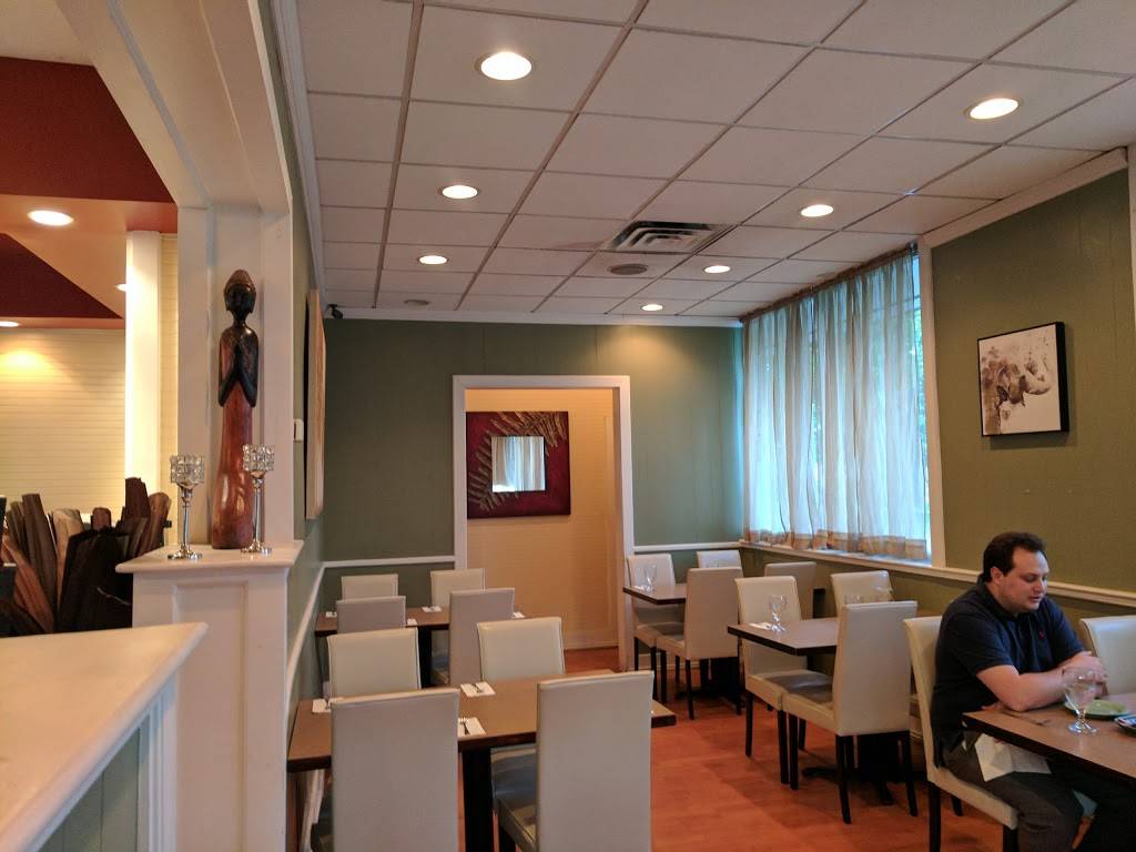 Tamarind Thai Restaurant | restaurant | 3228, 503 N Meadow St, Ithaca, NY 14850, USA | 6072772220 OR +1 607-277-2220