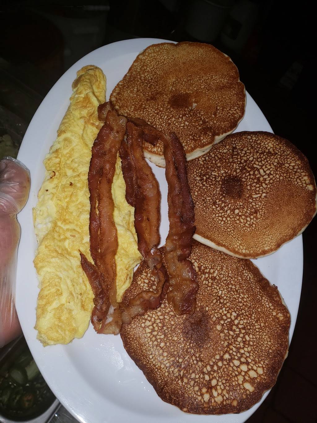 La Bienvenida | restaurant | 64-03 Roosevelt Ave, Woodside, NY 11377, USA | 3476124388 OR +1 347-612-4388