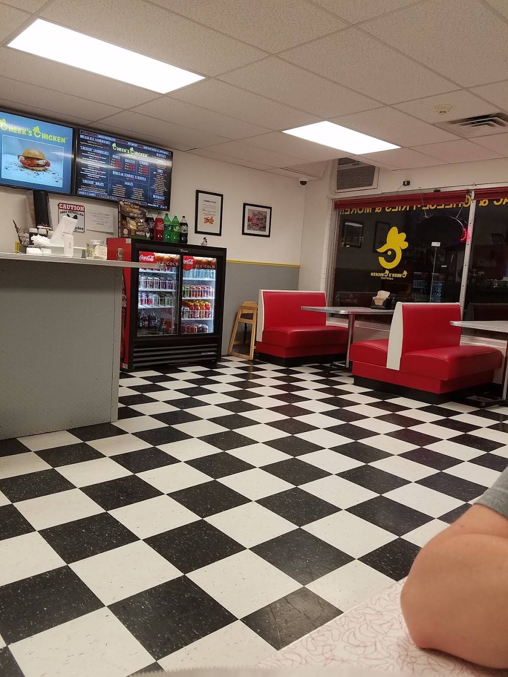 Cheeks Chicken & Waffles | restaurant | 822 E Center St, Wallingford, CT 06492, USA | 2032691119 OR +1 203-269-1119