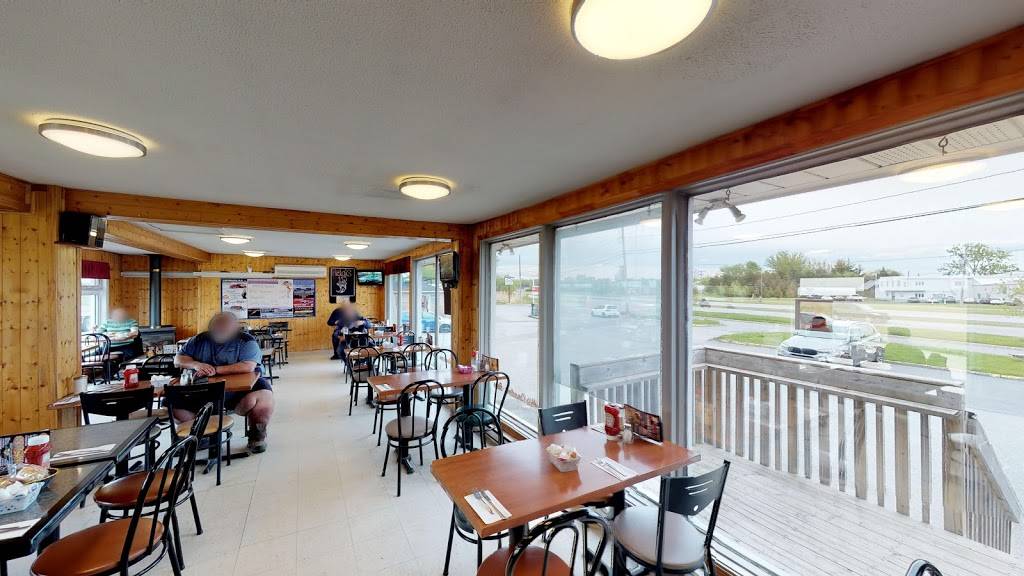 Relais 115 | restaurant | 665 Grande Allée, Mont-Saint-Hilaire, QC J3G 4S6, Canada | 4504461446 OR +1 450-446-1446