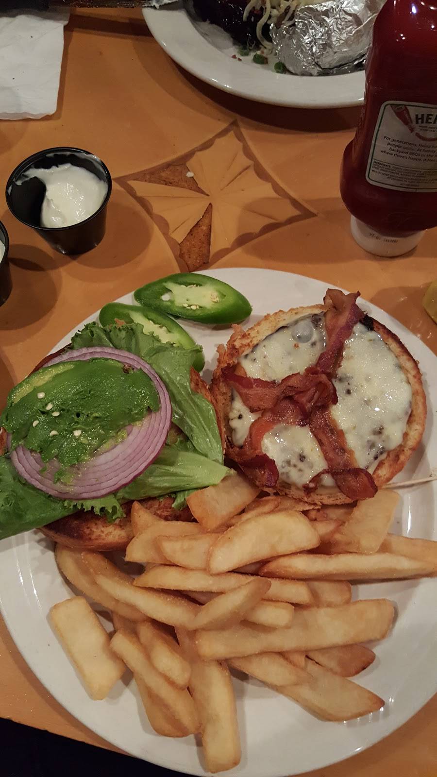 Georges Steakhouse Bar & Grill | restaurant | 1001 Kansas Ave, Modesto, CA 95351, USA | 2095244353 OR +1 209-524-4353