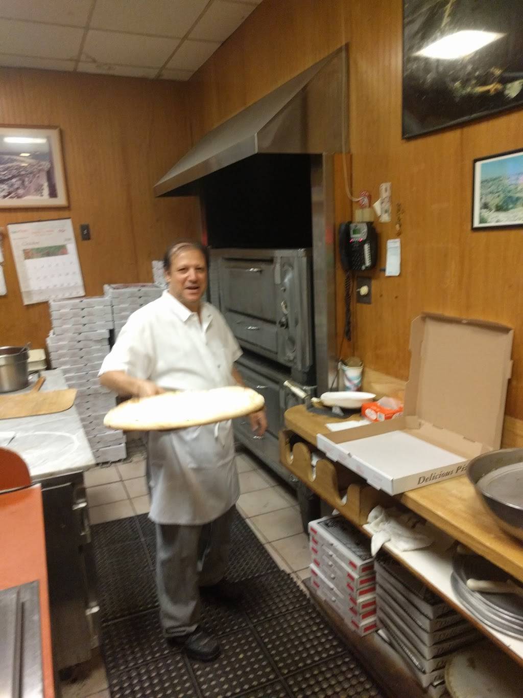 Attilio Pizzeria | restaurant | 67 Monmouth Rd, Oakhurst, NJ 07755, USA | 7322225655 OR +1 732-222-5655