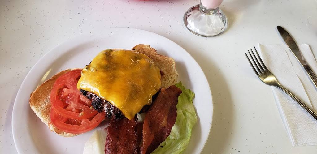 Vals Burgers | restaurant | 2115 Kelly St, Hayward, CA 94541, USA | 5108898257 OR +1 510-889-8257