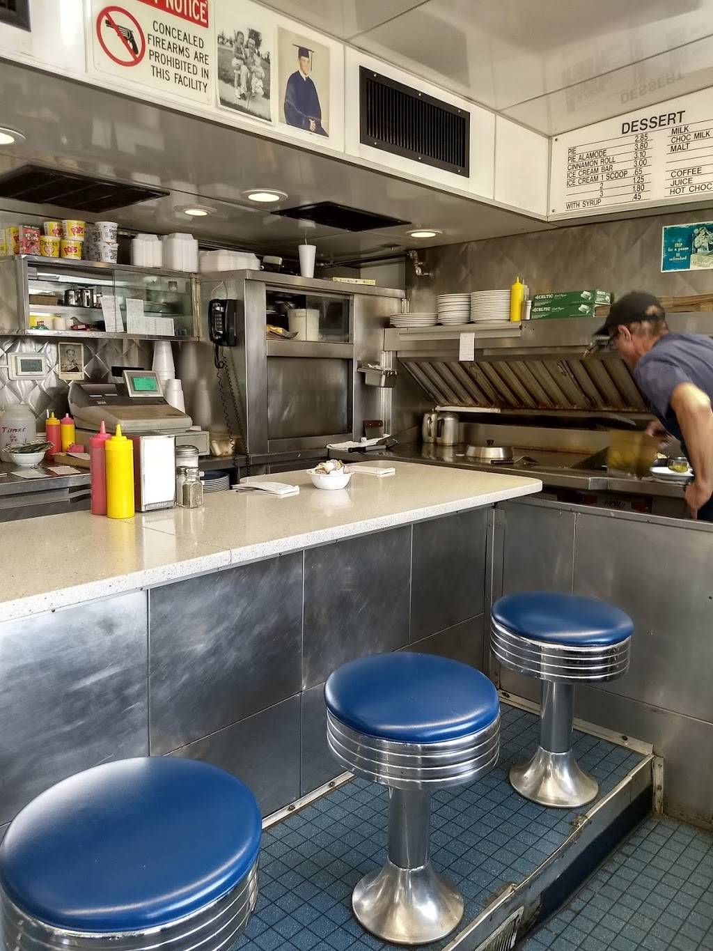 Hayes Hamburger & Chili | restaurant | 2502 NE Vivion Rd, Kansas City, MO 64118, USA | 8164535575 OR +1 816-453-5575