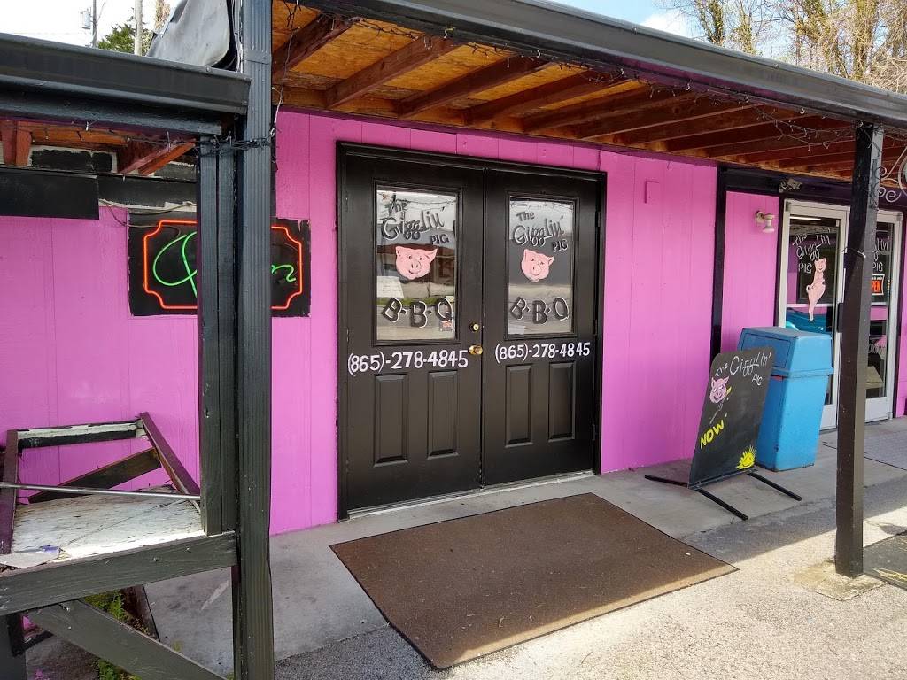 The Giggling pig | restaurant | 300 N Broad St, New Tazewell, TN 37825, USA | 8652784845 OR +1 865-278-4845