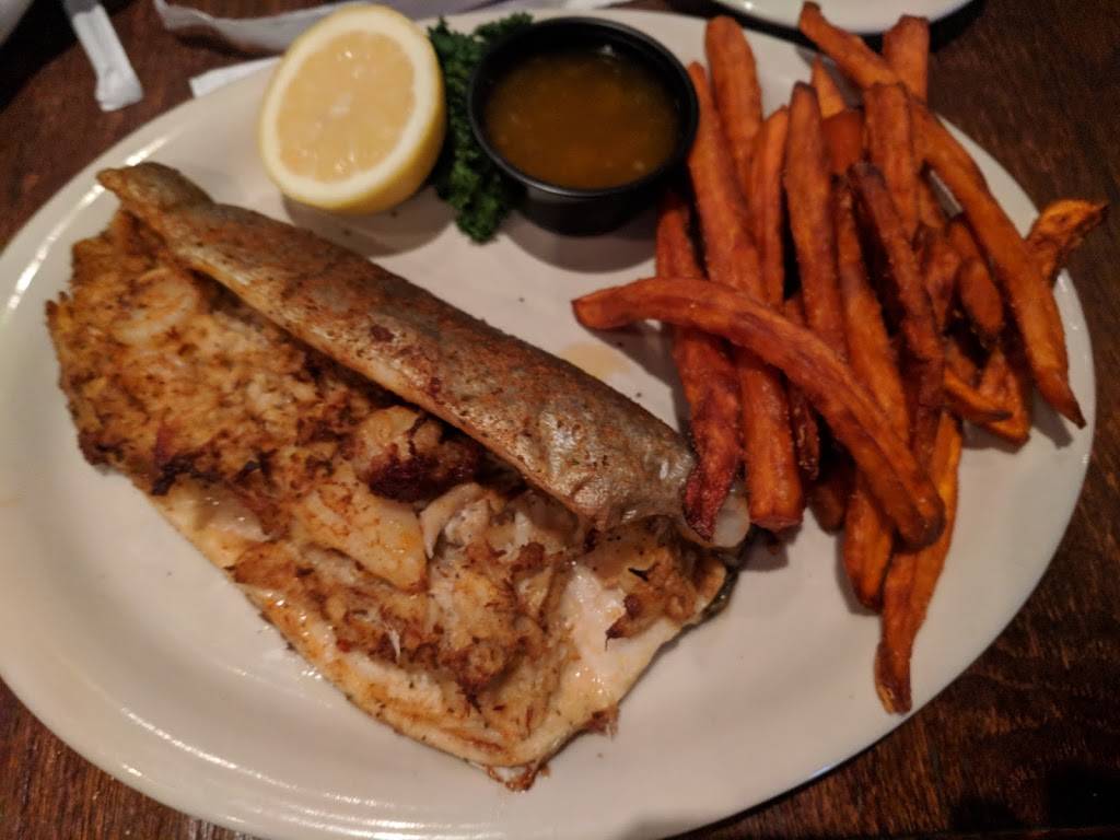 J. Henrys Restaurant | restaurant | 110 W College St, Griffin, GA 30224, USA | 6786881769 OR +1 678-688-1769