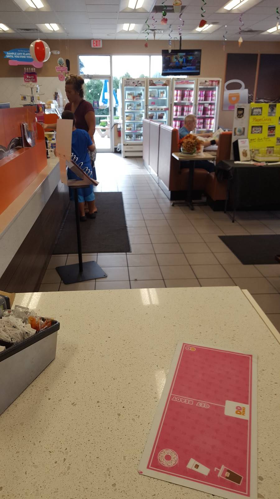 Dunkin | cafe | 4502 W Elm St, McHenry, IL 60050, USA | 8153631974 OR +1 815-363-1974