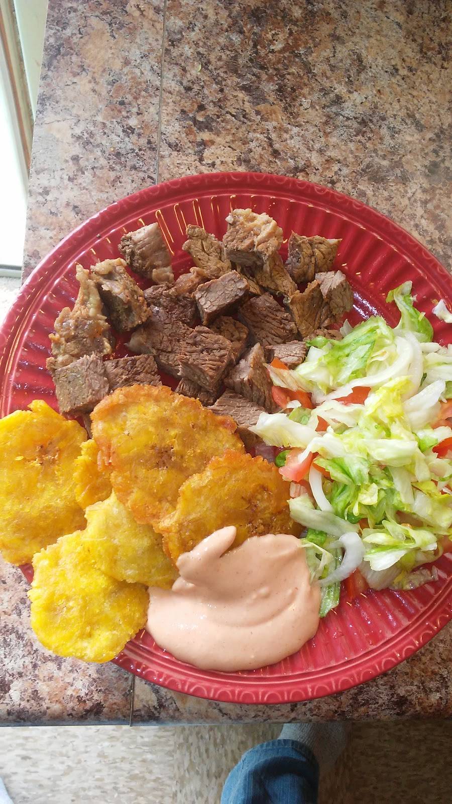 La Borinqueña Restaurant | restaurant | 466 S Main St, Waterbury, CT 06706, USA | 2037568845 OR +1 203-756-8845