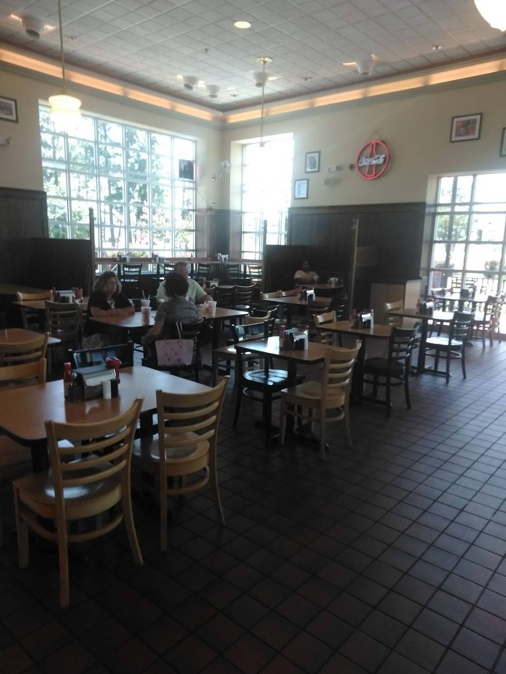 Smithfields Chicken N Bar-B-Q | restaurant | 2020 Olde Regent Way, Leland, NC 28451, USA | 9103716900 OR +1 910-371-6900