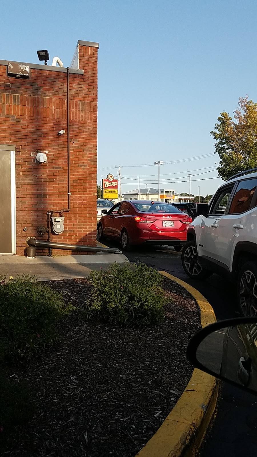 Wendys | restaurant | 5701 E Cir Dr W, Cicero, NY 13039, USA | 3154581722 OR +1 315-458-1722