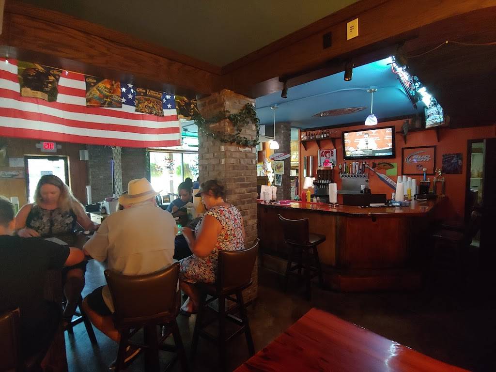 Gator Bait Family Sports Grill | restaurant | 304 FL-26, Melrose, FL 32666, USA | 3524751360 OR +1 352-475-1360