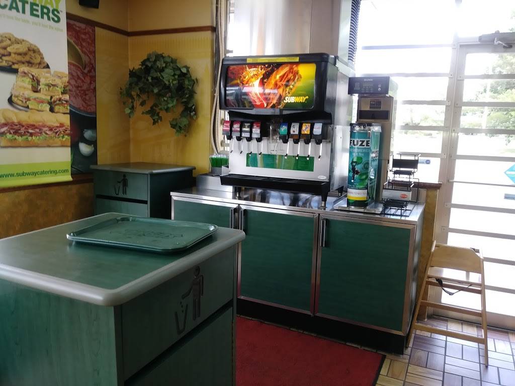 Subway | meal takeaway | 10401 Blue Ridge Blvd, Kansas City, MO 64134, USA | 8167617343 OR +1 816-761-7343