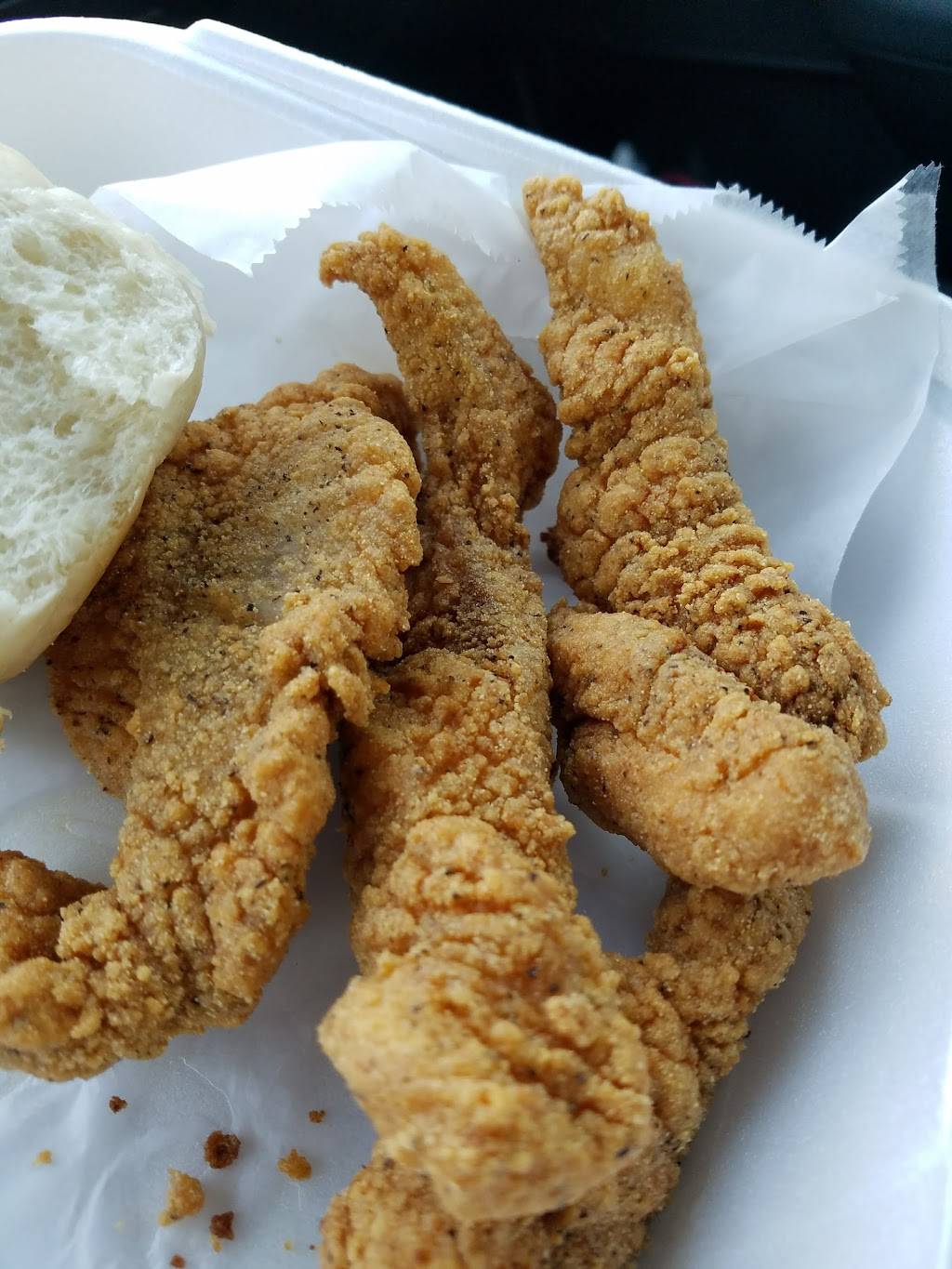 C W & Chris | restaurant | 6512 S Western Ave, Los Angeles, CA 90047, USA | 3237509403 OR +1 323-750-9403