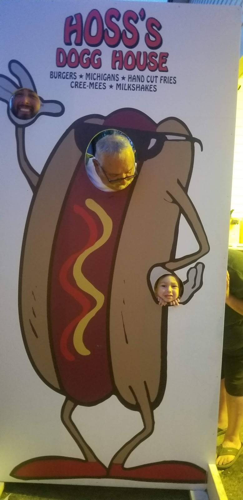 Hosss Dogg House | restaurant | 195 Lake St, St Albans City, VT 05478, USA | 8025271373 OR +1 802-527-1373