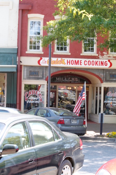 Cades Home Cooking | restaurant | 9 East Square, Washington, GA 30673, USA | 7066785586 OR +1 706-678-5586