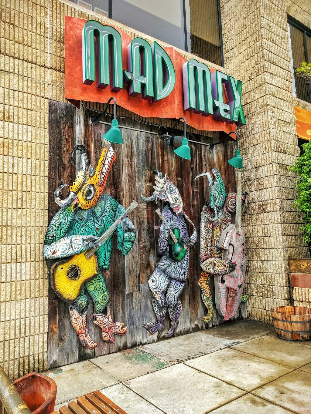Mad Mex | restaurant | 2 Robinson Plaza, Pittsburgh, PA 15205, USA | 4124945656 OR +1 412-494-5656
