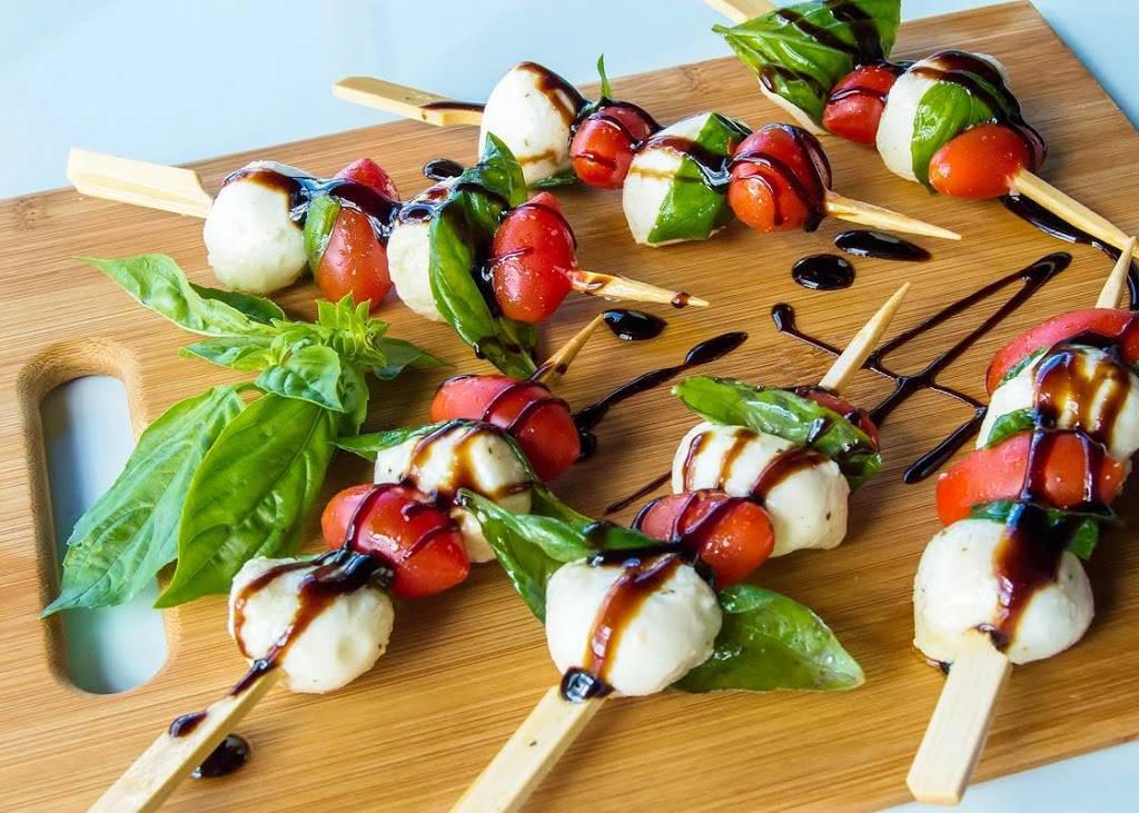 8th Ward Urban Bar and Restaurant | restaurant | 3905 Broadway, Rockford, IL 61108, USA | 8157086523 OR +1 815-708-6523