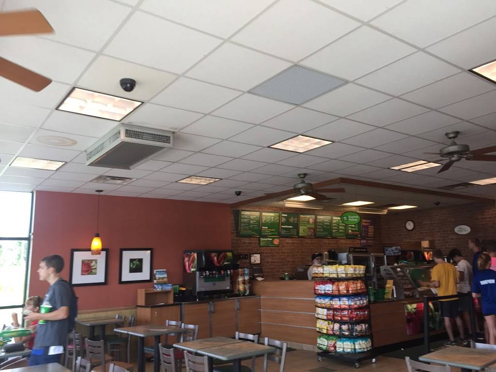 Subway | restaurant | 828 W Wolf St US41 &, IN-154, Sullivan, IN 47882, USA | 8122687827 OR +1 812-268-7827