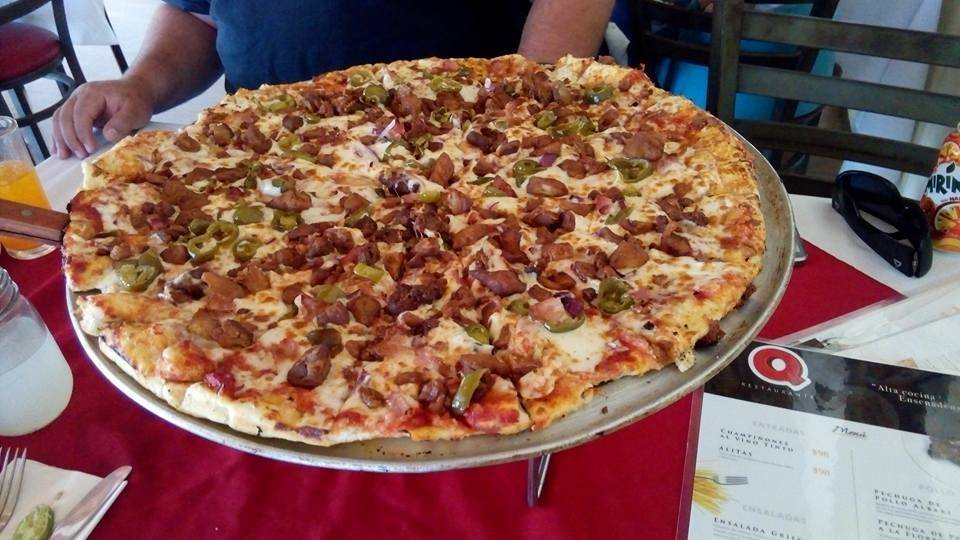 Quezesos Barchelona Pizza Bar | restaurant | Av. Ruiz 92, Zona Centro, 22800 Ensenada, B.C., Mexico | 016461743330 OR +52 646 174 3330