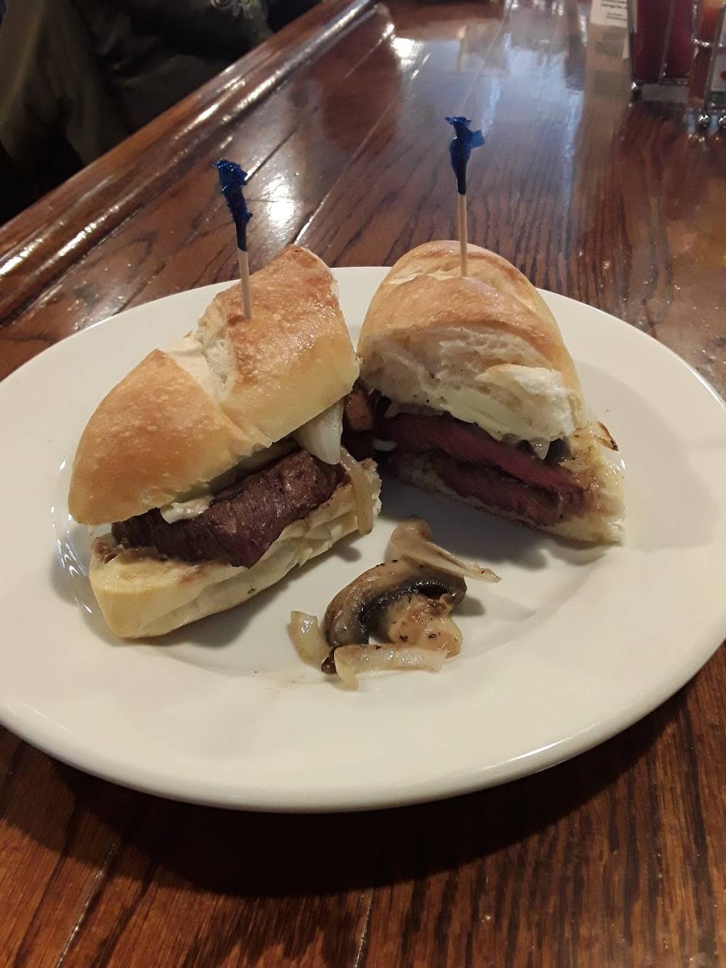 605 Broadways Bar & Kitchen | restaurant | 605 Broadway, Pawtucket, RI 02860, USA | 4014754252 OR +1 401-475-4252