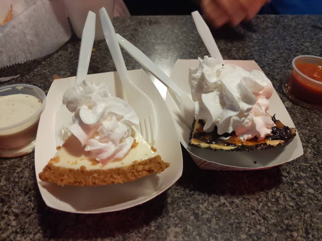 Lone Cabbage Fish Camp | restaurant | 8199 W King St, Cocoa, FL 32926, USA | 3216324199 OR +1 321-632-4199