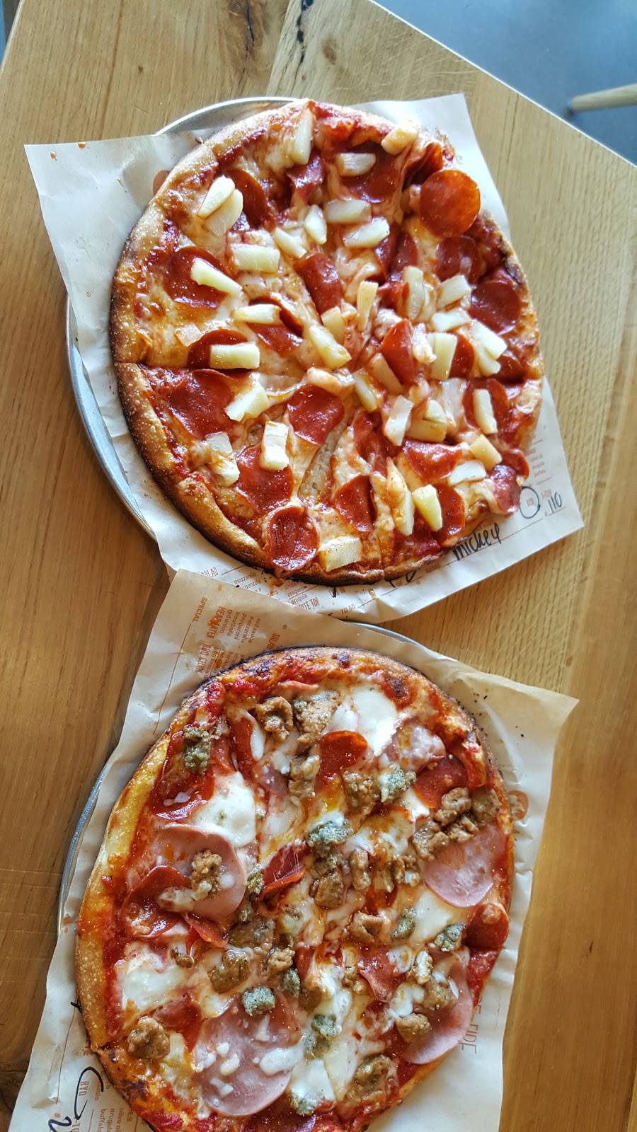 Blaze Pizza | meal takeaway | 301 W Esplanade Dr, Oxnard, CA 93036, USA | 8057277121 OR +1 805-727-7121