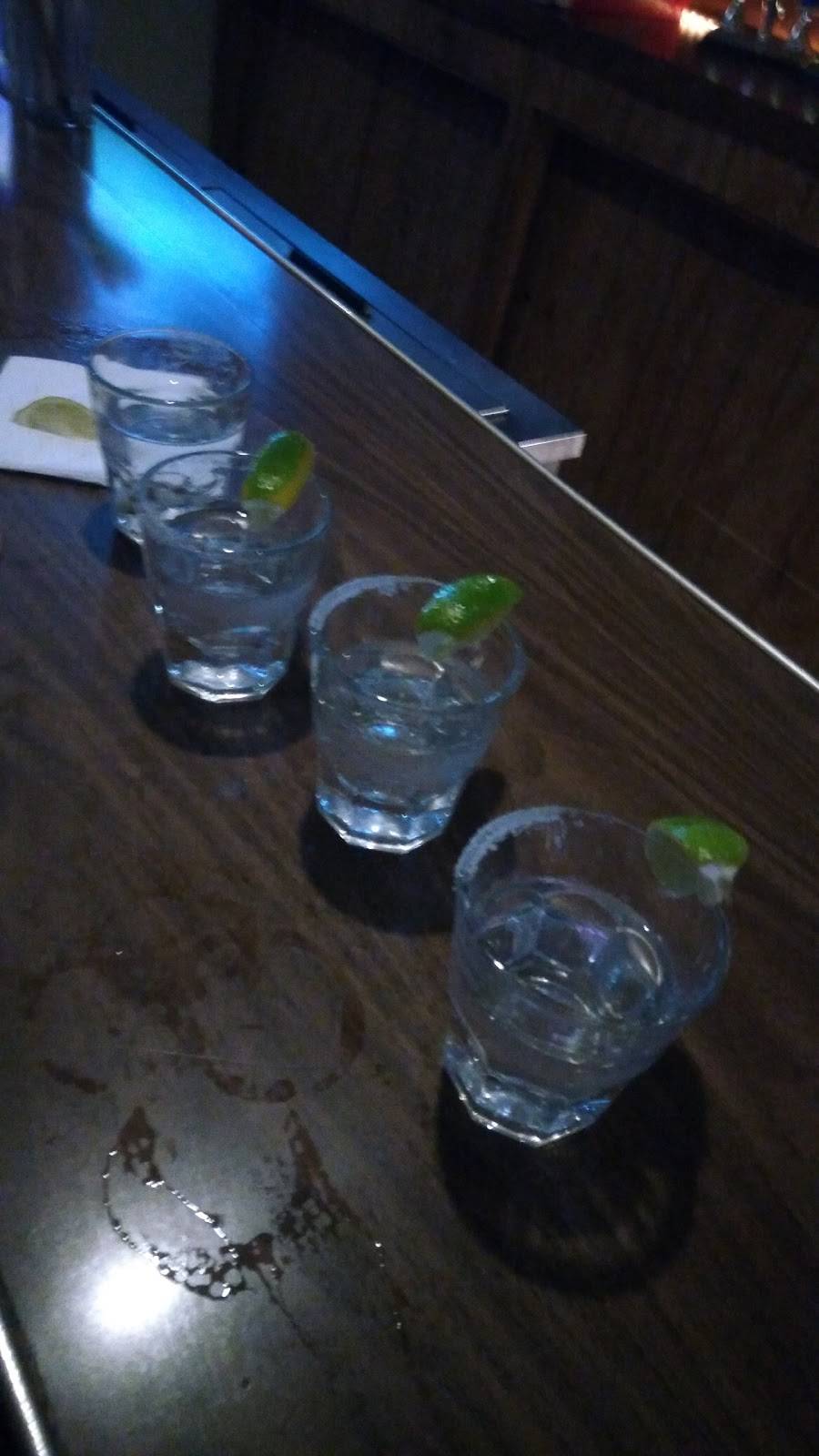 D Cs Across the Street | restaurant | 105 Brooks St, Oceanside, CA 92054, USA | 7604338944 OR +1 760-433-8944