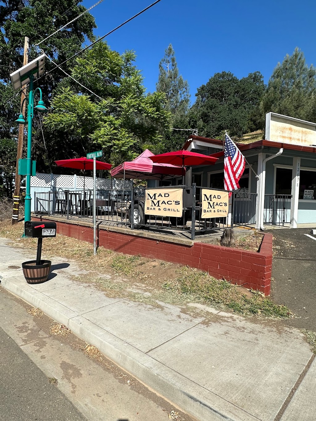 Mad Mac’s Bar and Grill | restaurant | 12638 Foothill Blvd, Clearlake Oaks, CA 95423, USA | 7075605056 OR +1 707-560-5056