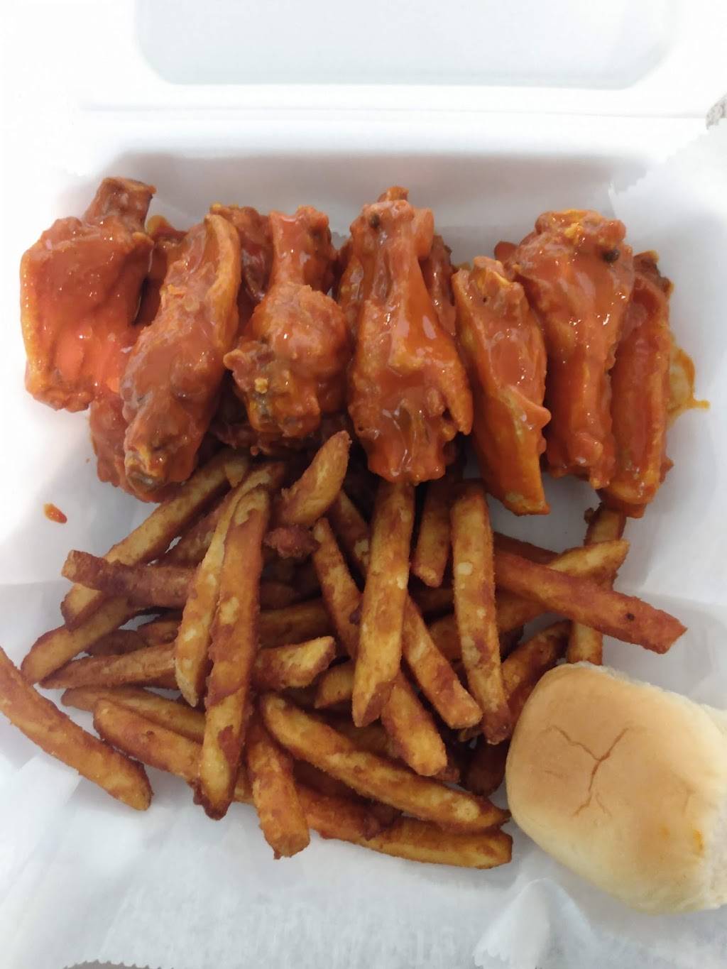 Big Myrts Wings and Things | restaurant | 6525 Memphis Arlington Rd #103, Memphis, TN 38135, USA | 9012498541 OR +1 901-249-8541