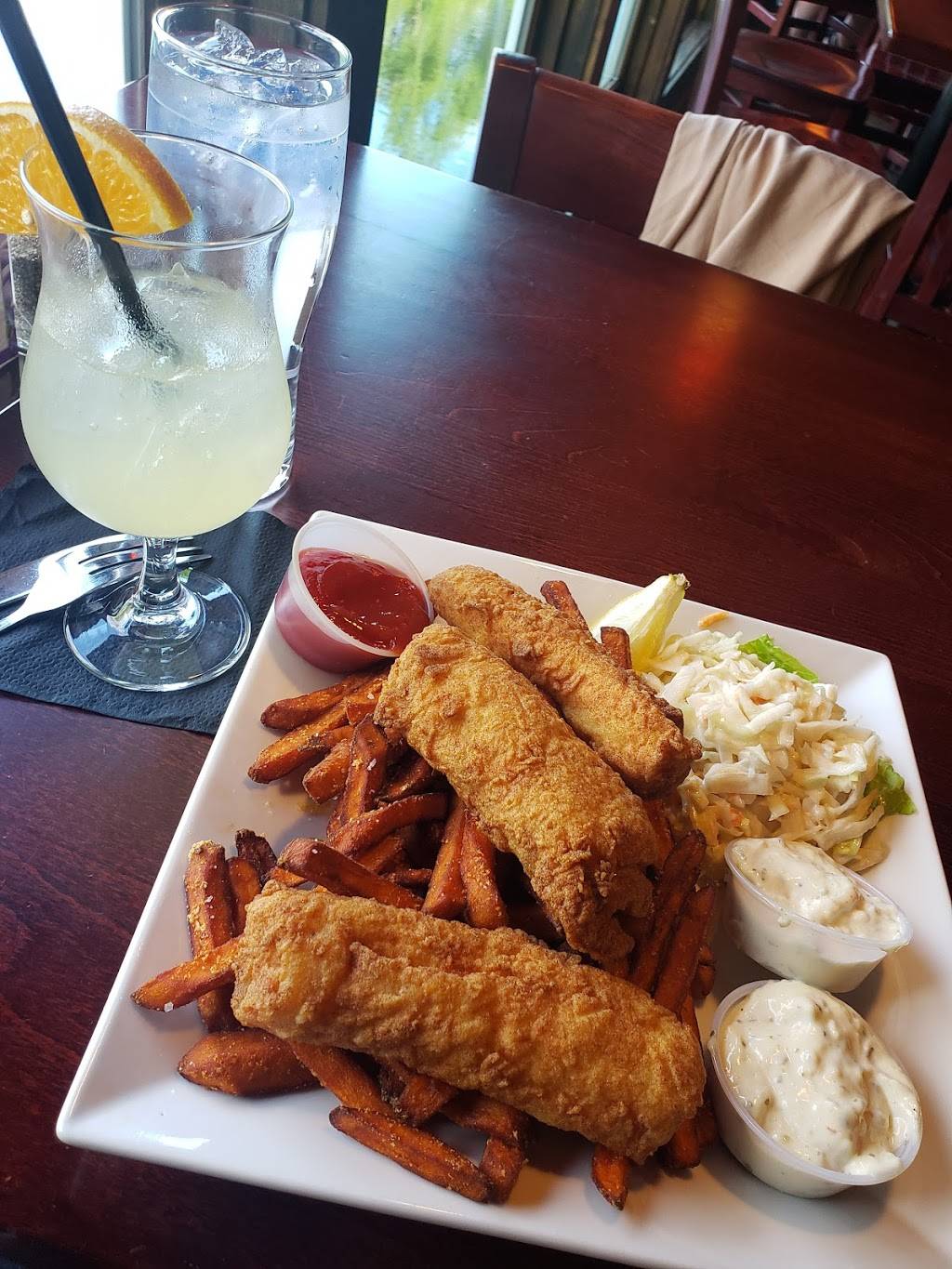 Waterfords Restaurant & Pub | restaurant | 2 Bridge St, Dedham, MA 02026, USA | 7813296034 OR +1 781-329-6034