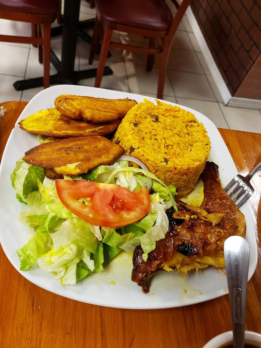 La Esquina Del Mofongo | restaurant | 236 Kimberly Ave, New Haven, CT 06519, USA | 2037727894 OR +1 203-772-7894