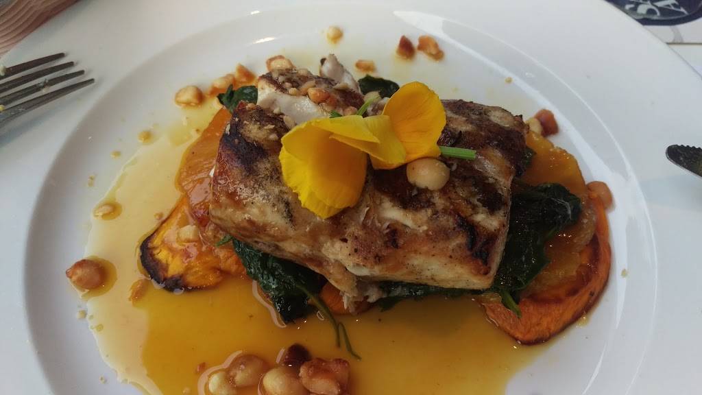 Flying Bridge Restaurant | restaurant | 220 Scranton Ave, Falmouth, MA 02540, USA | 5085482700 OR +1 508-548-2700