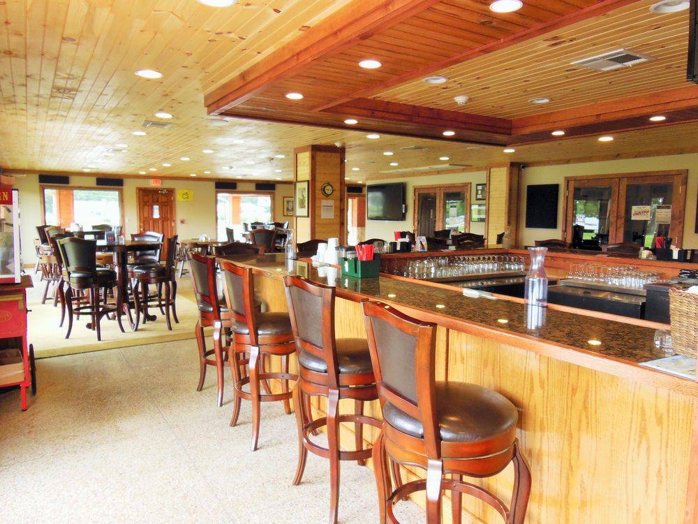 Van Zandt Country Club | restaurant | 17960 I-20 Frontage Rd, Canton, TX 75103, USA | 9035674884 OR +1 903-567-4884