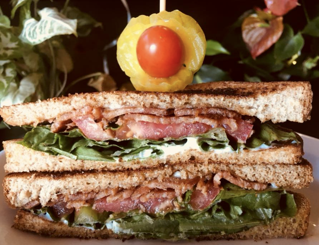 The Queens Table | restaurant | 1830 Joe Battle Blvd Ste 102, El Paso, TX 79936, USA | 9152754020 OR +1 915-275-4020