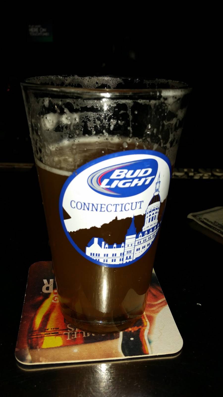 River House Tavern | restaurant | 61 State St, North Haven, CT 06473, USA | 2032342953 OR +1 203-234-2953