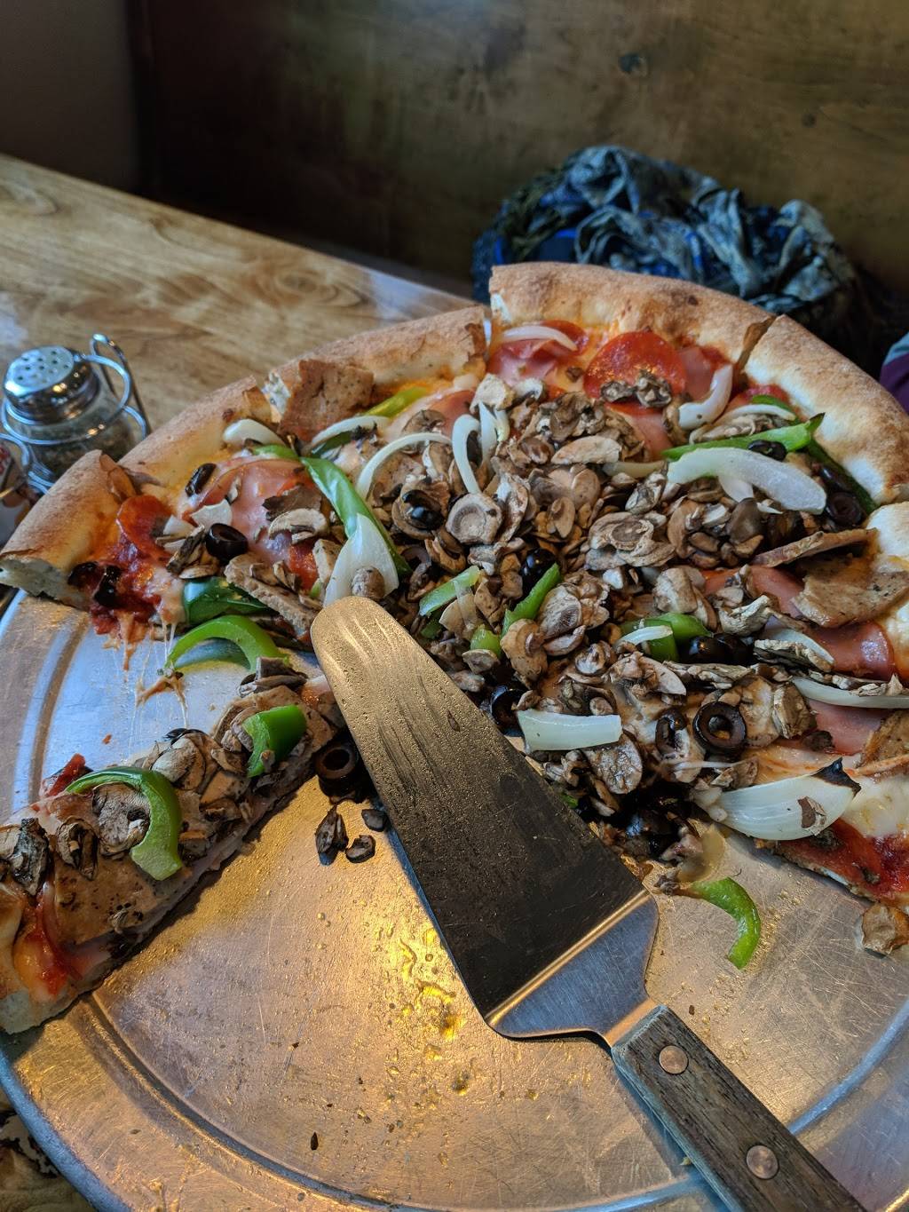 Bob Dog Pizza | restaurant | 3160 US-50, South Lake Tahoe, CA 96150, USA | 5305772364 OR +1 530-577-2364