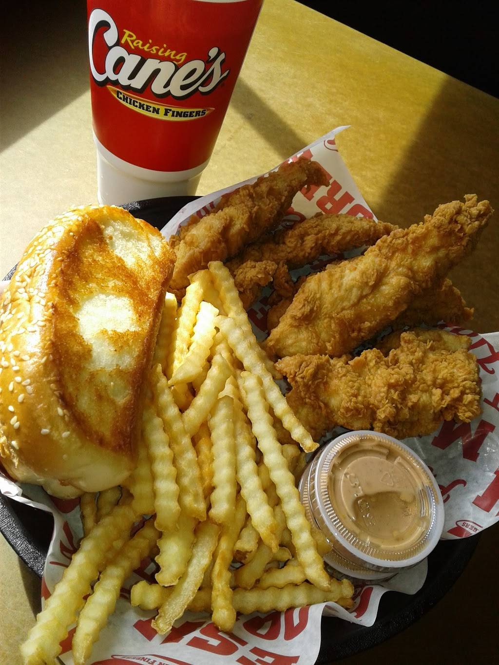 Raising Canes Chicken Fingers | meal takeaway | 1320 N Hamilton Rd, Gahanna, OH 43230, USA | 6144751300 OR +1 614-475-1300