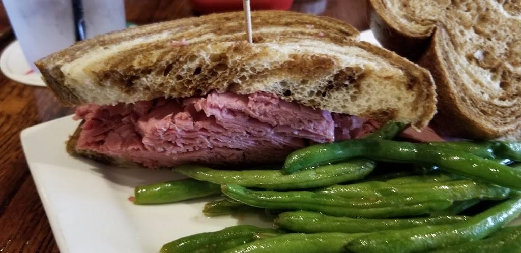 T J Carneys | restaurant | 231 W Venice Ave, Venice, FL 34285, USA | 9414809244 OR +1 941-480-9244